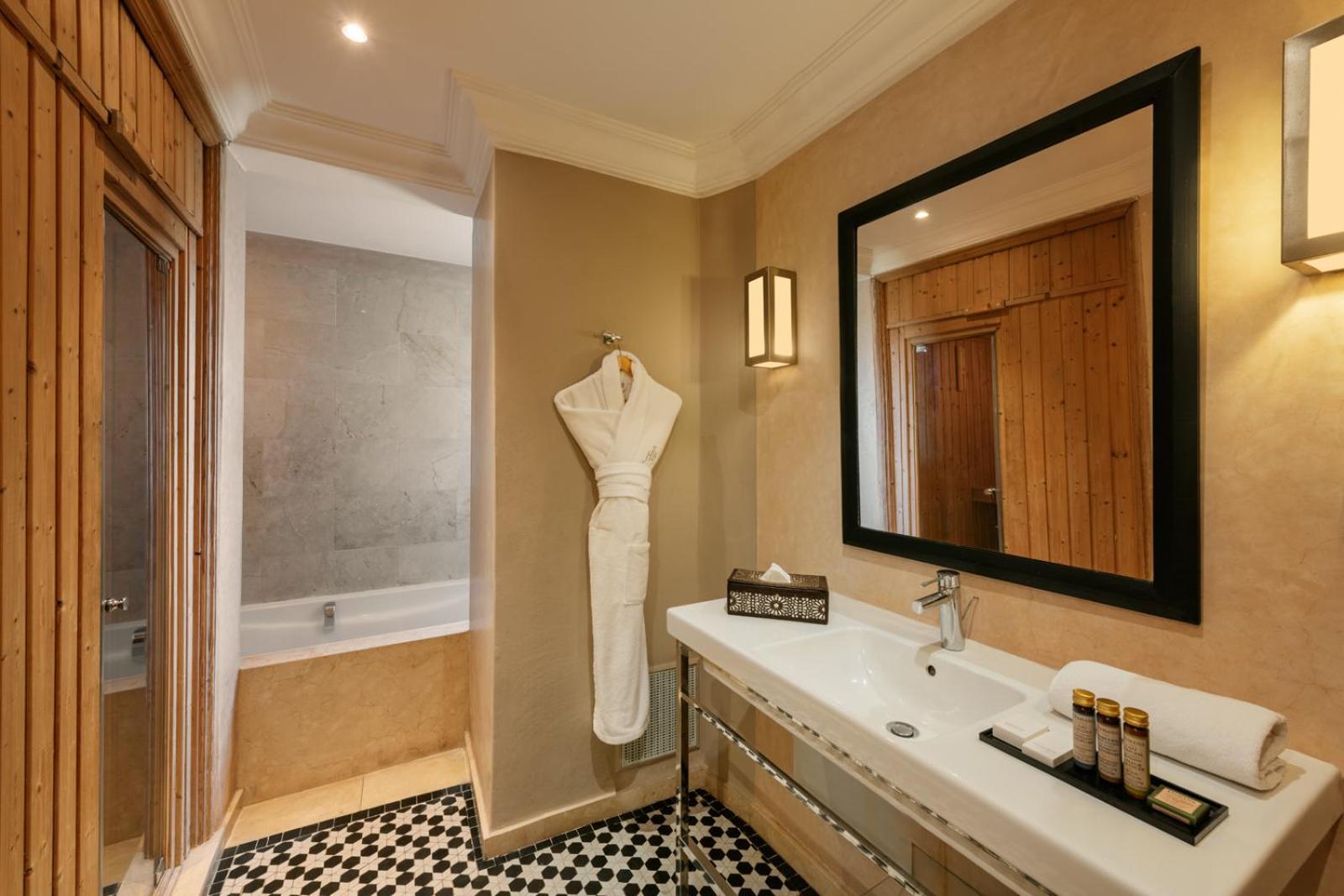 海微尼格spa酒店 马拉喀什 外观 照片 A bathroom at the hotel